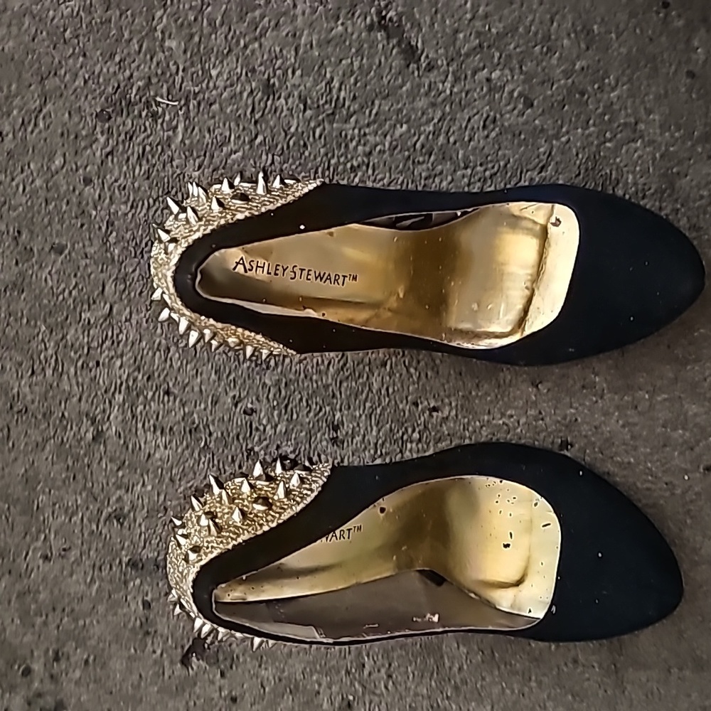 Practically New Black Swayed Heels With Gold Stea… - image 1